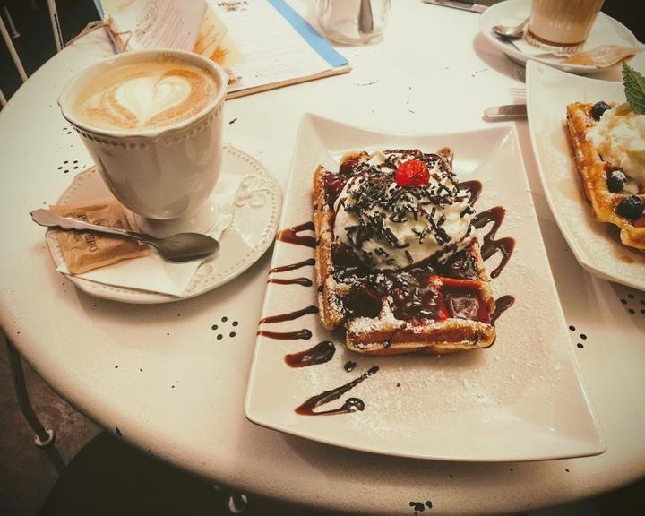 Lily's Waffel Bar & Café