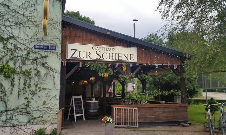 Zur Schiene